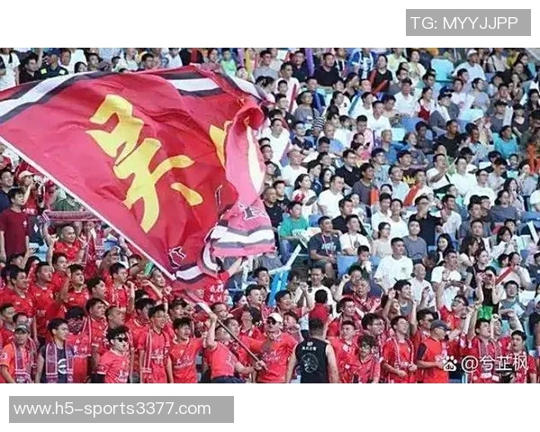 范志毅亲临嘉兴足球联赛开幕式为揭幕战激情开球助威 范志毅亲临嘉兴足球联赛开幕式为揭幕战激情开球助威